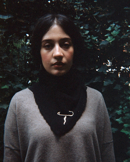 Foulard ELYSSA en maille fine noir, tricoté en France — CHEZ NOUS