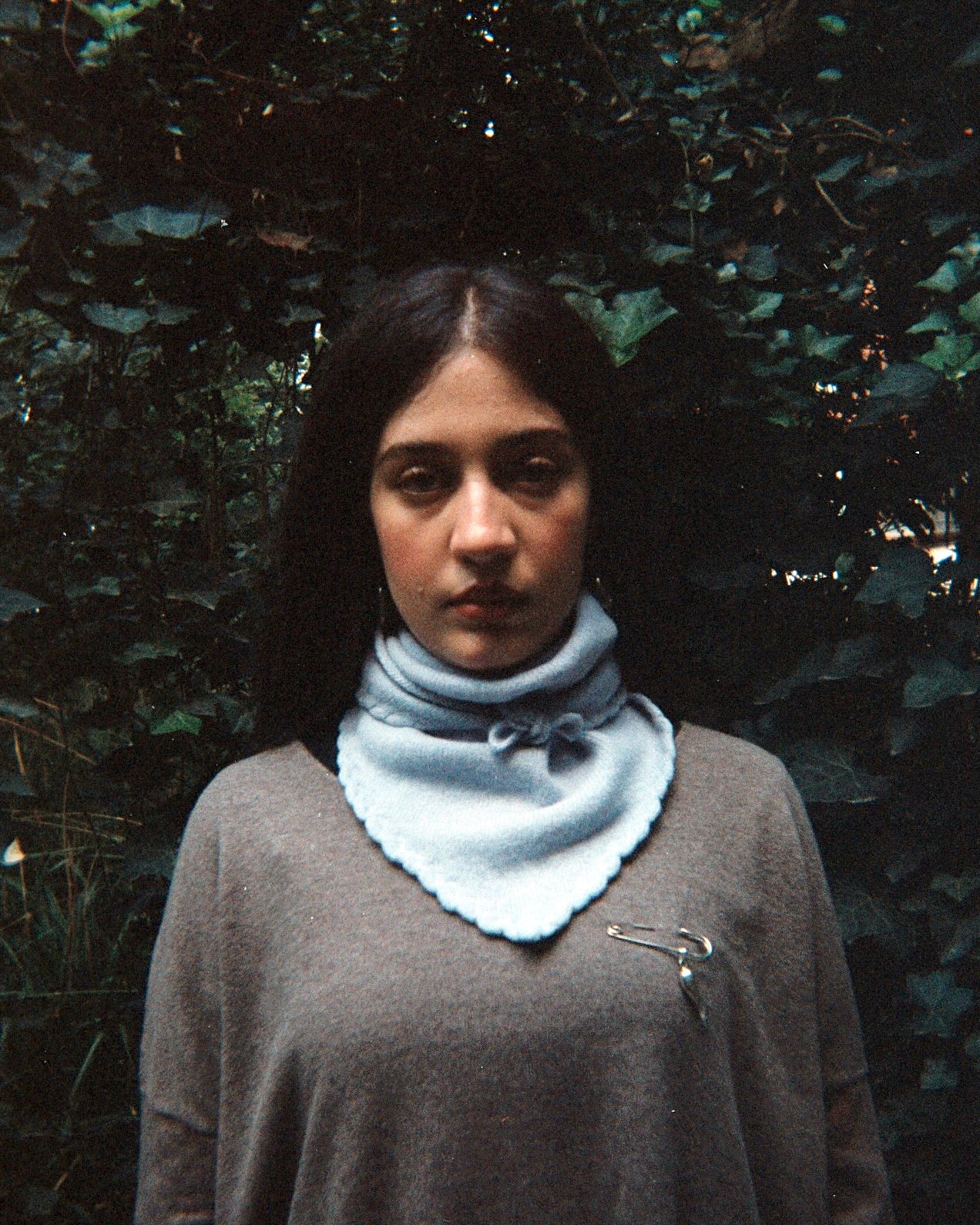 Foulard ELYSSA en maille fine ciel, tricoté en France — CHEZ NOUS