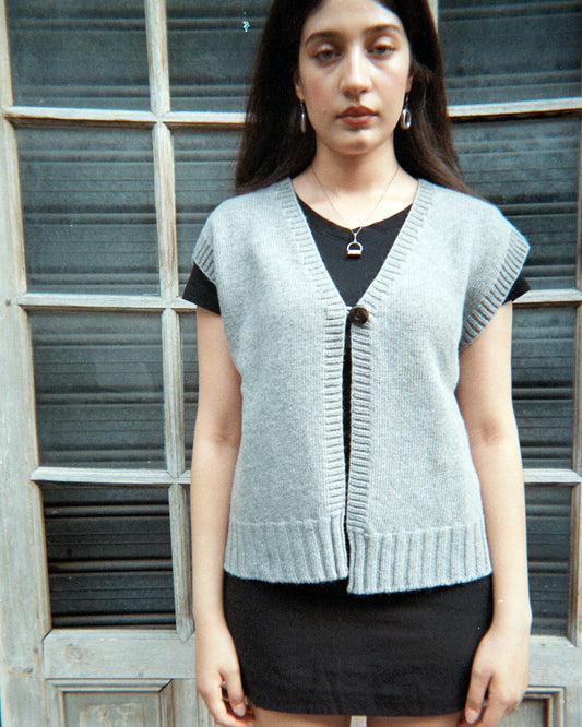 Gilet sans manches UTICA gris en maille, tricoté en France — CHEZ NOUS