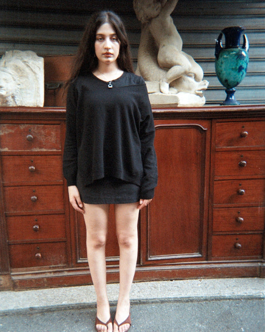 Pull col V SALAMBO noir en laine et cachemire, tricoté en France — CHEZ NOUS