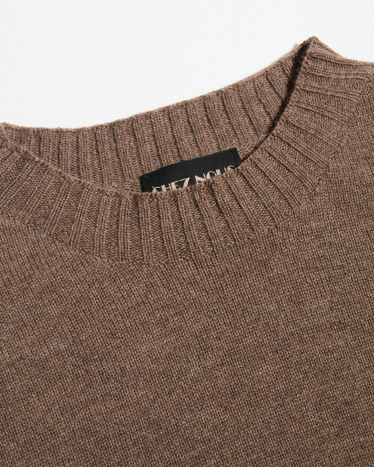 Pull col montant BARDO taupe, détail du col montant côtelé, CHEZ NOUS