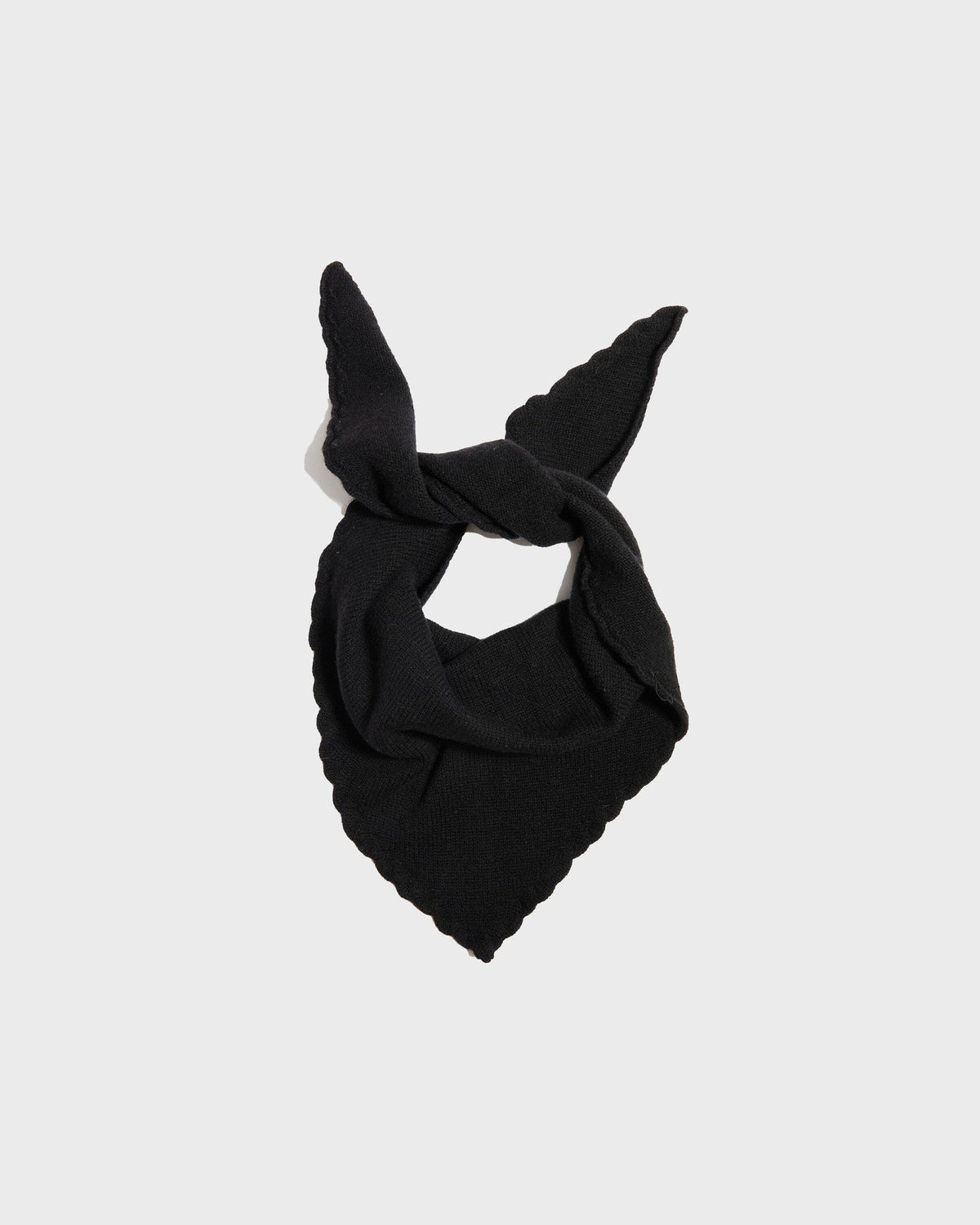 Foulard ELYSSA noir en laine et cachemire, noué autour du cou, CHEZ NOUS