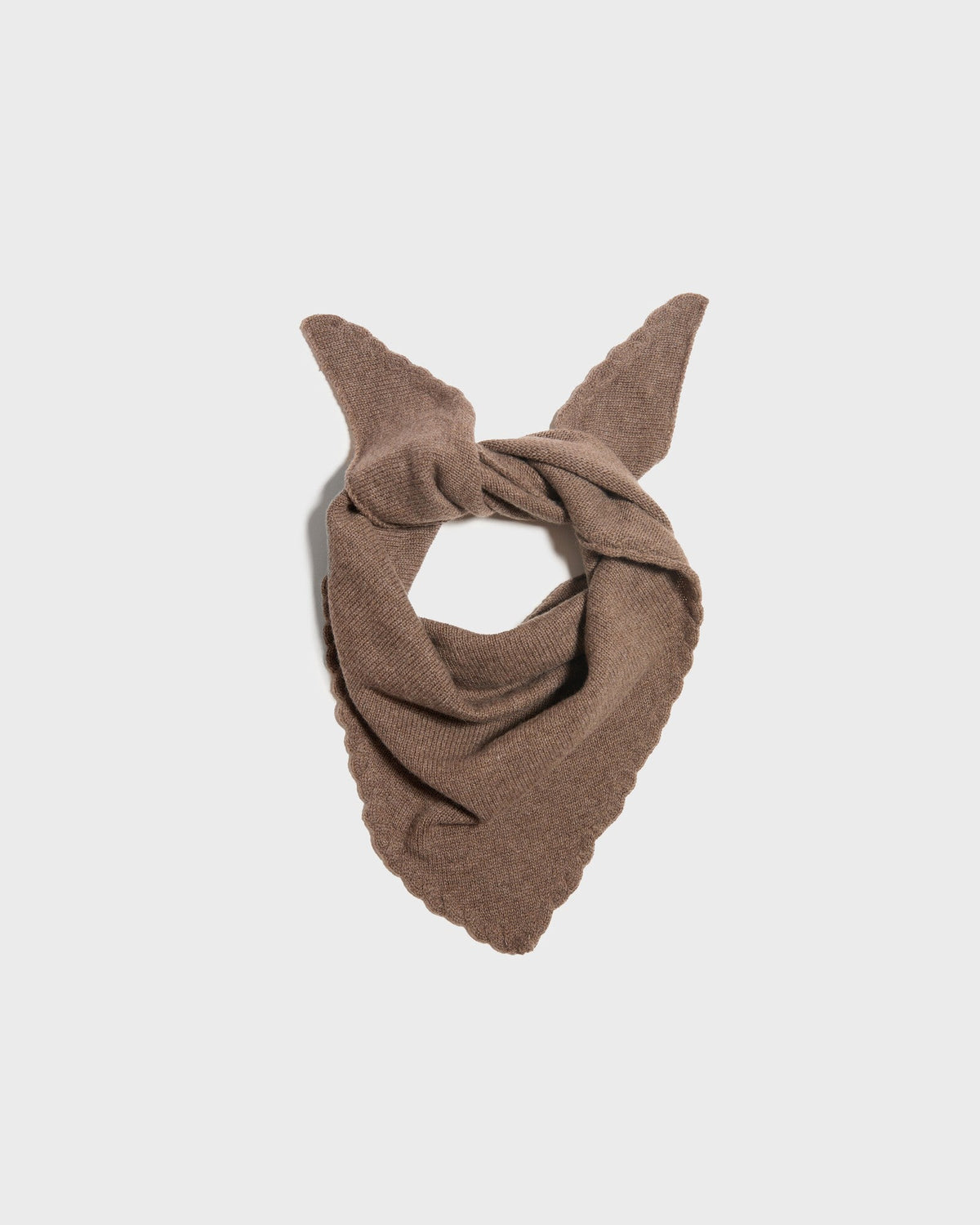 Foulard ELYSSA taupe en laine et cachemire, noué autour du cou, CHEZ NOUS