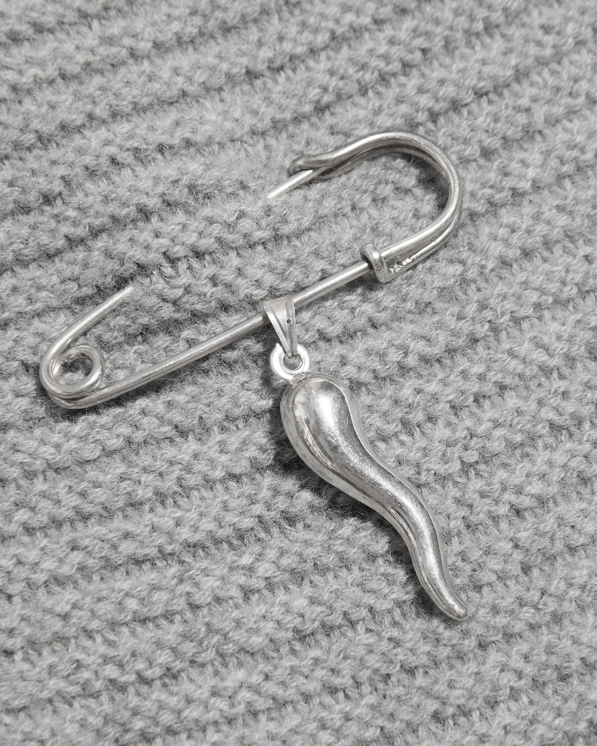 Broche FELFEL en argent massif 925, portée sur une maille, CHEZ NOUS