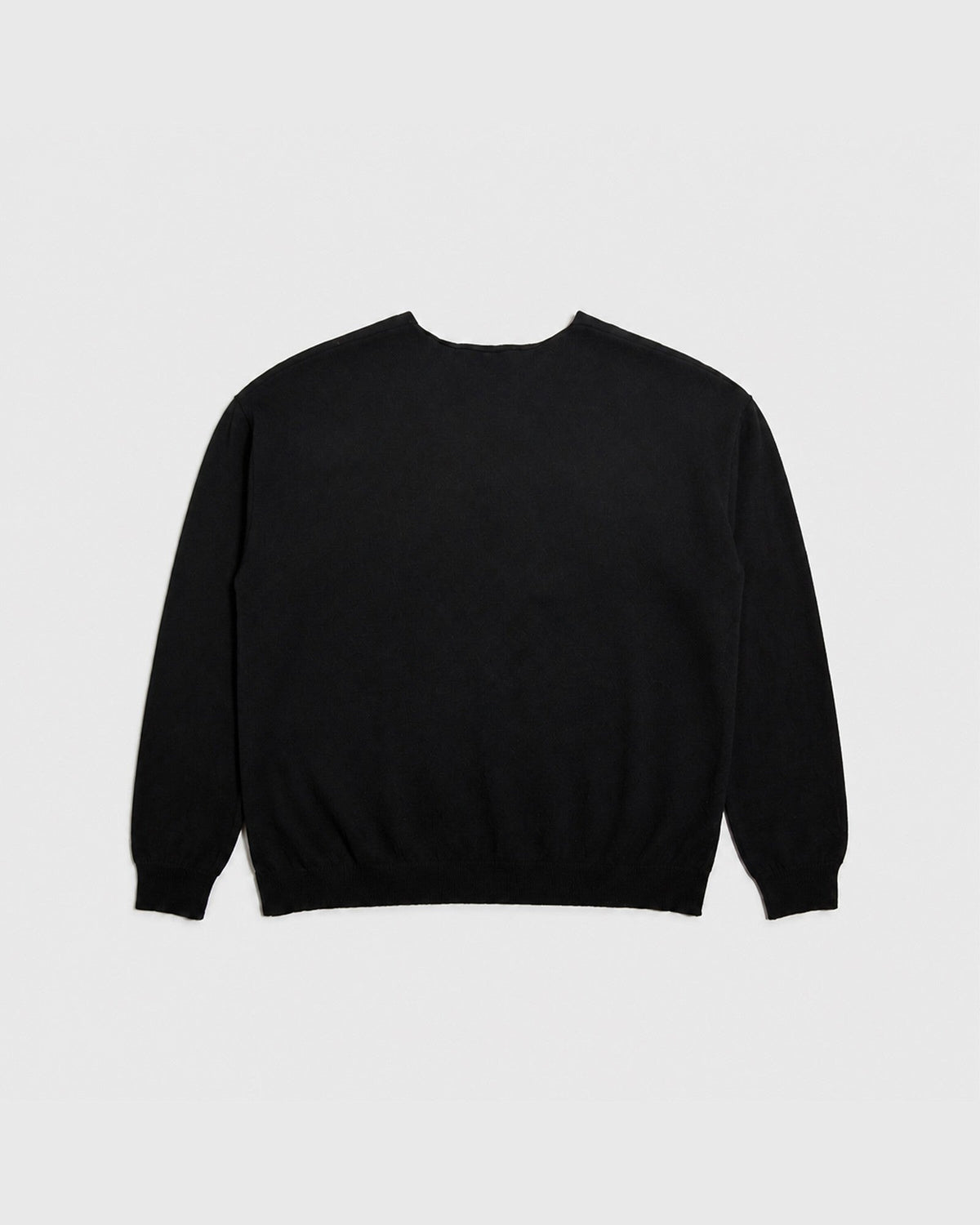 Pull col V SALAMBO noir en laine et cachemire, vu de dos, CHEZ NOUS